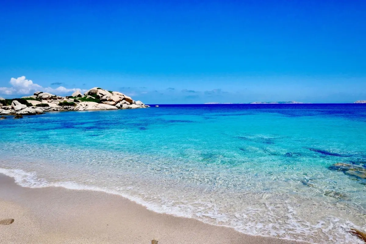 5 ting du skal huske at pakke med når du skal nyde Sardiniens smukke strande